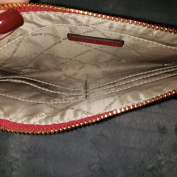 MICHEAL KORS JET SET CLUTCH - Picture 2 of 9